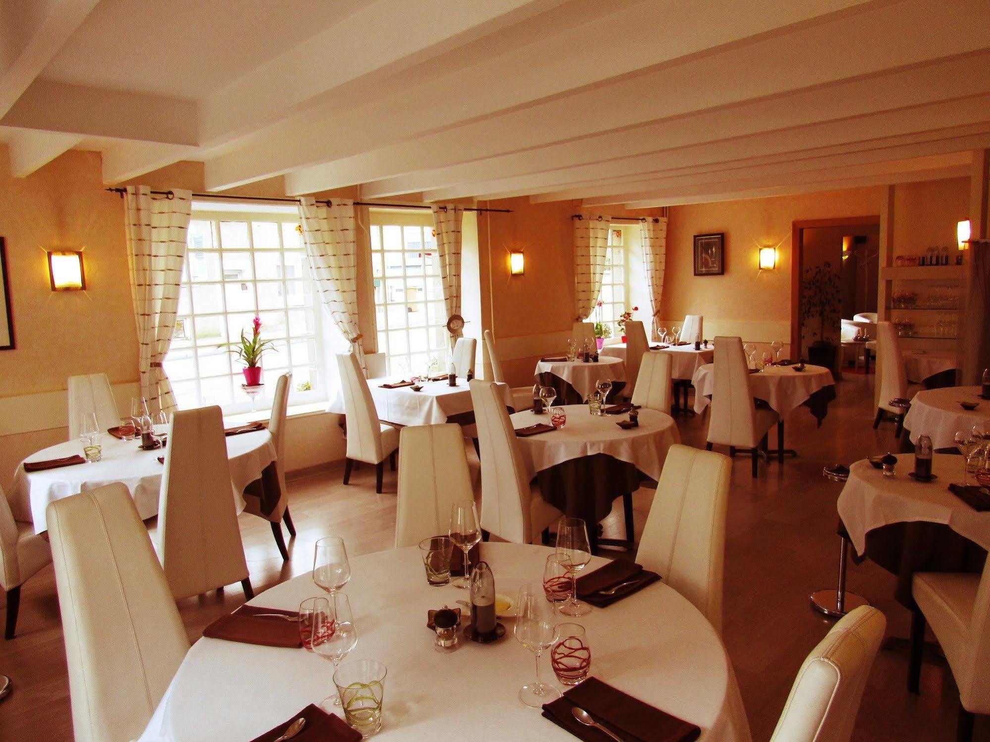 Hotel Restaurant De La Marne Paimpol Bagian luar foto